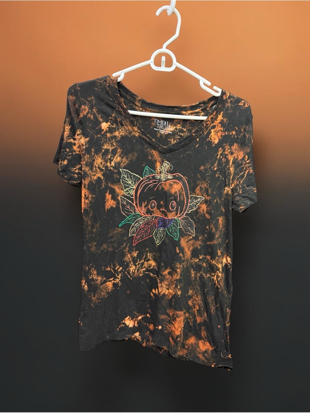 Time and Tru Black & Orange Tie-Dye Pumpkin V-Neck Tee